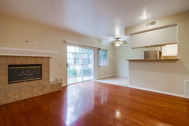 Foto del edificio - Spacious Townhome in San Marcos, 2-Car Garage, and a Tropical Community Pool!!