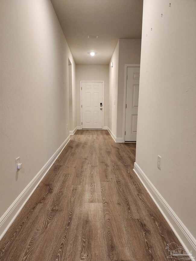 Foto del edificio - 7890 Burnside Lp