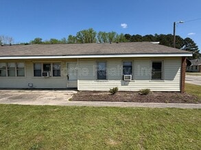 Building Photo - 400 E Northern Blvd