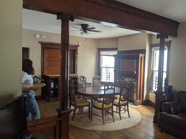 Foto del edificio - 144 Blaine Ave