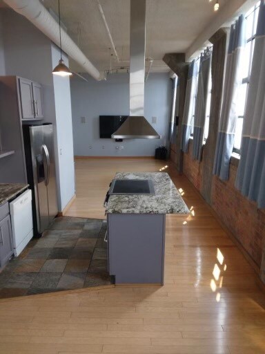 Foto del edificio - 6533 E Jefferson Ave