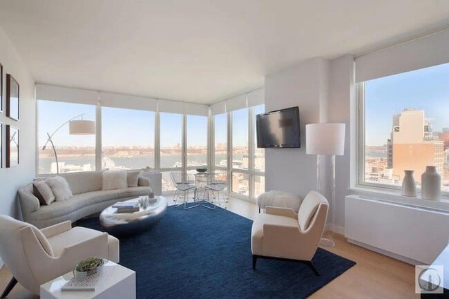 Building Photo - 2 bedroom in New York NY 10036