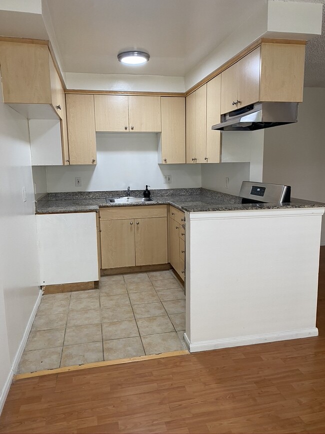 Building Photo - 7024 Woodley Ave