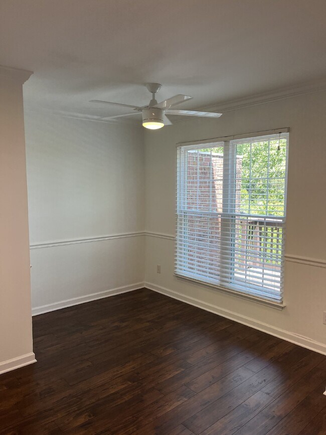 Building Photo - 1622 Brentwood Pointe