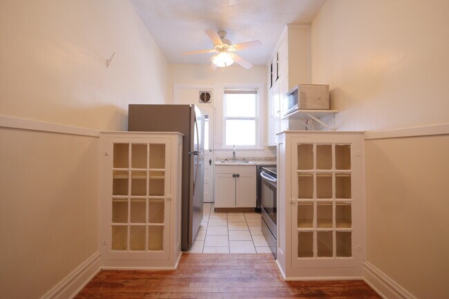 Kitchen stainless steel refrigerator,stove et - 705 W South St