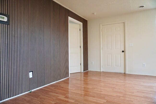 Building Photo - 405 W Main St