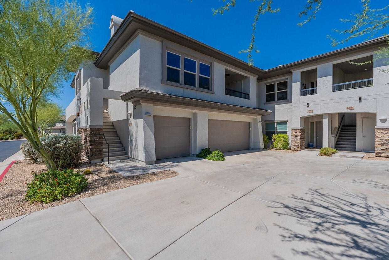 Primary Photo - Luxury Condo with Mountain Views in Gated ...