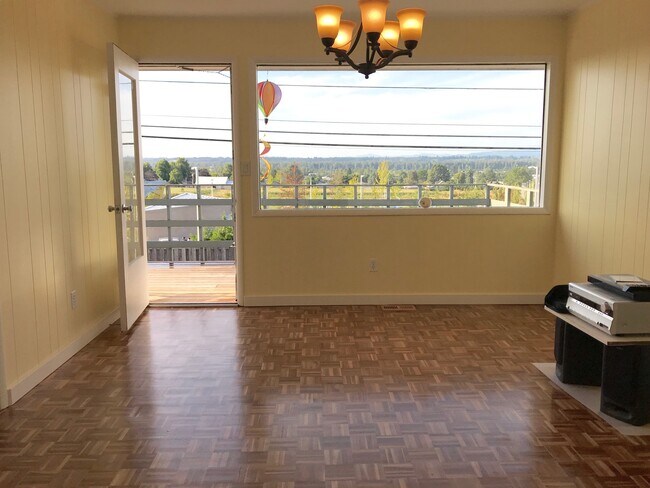Formal Dining Room - 12815 NE Fremont St