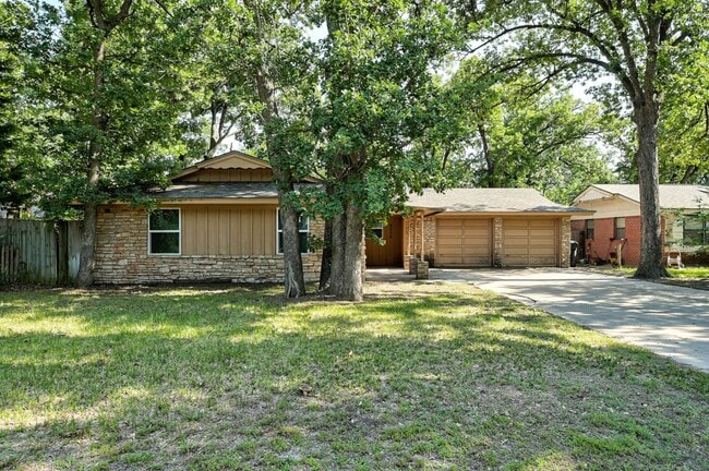 Photo - Charming 3-Bed, 1.5-Bath Home with 2-Car Garage Near NW 23rd & MacArthur