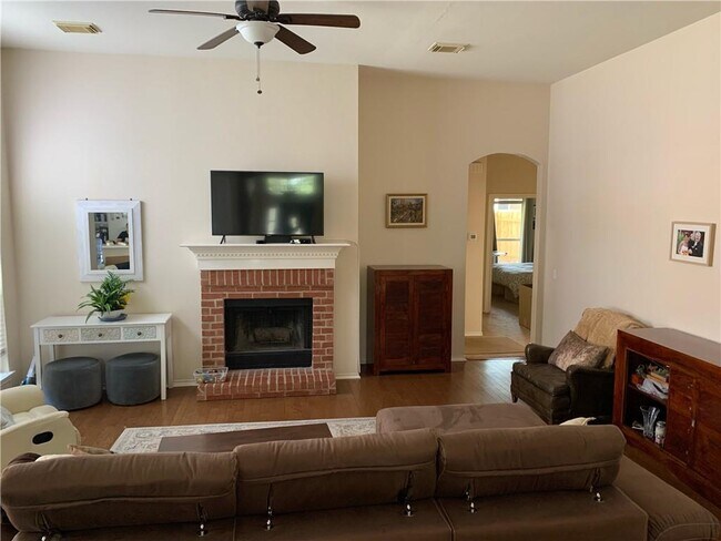 Building Photo - 8511 Fern Bluff Ave