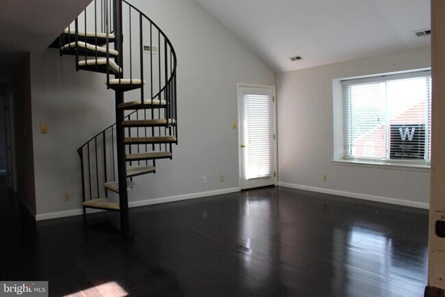 Building Photo - 2614C Auburn Ct