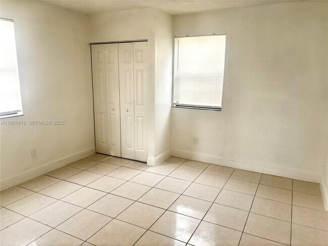 Foto del edificio - 14731 Harding Ln