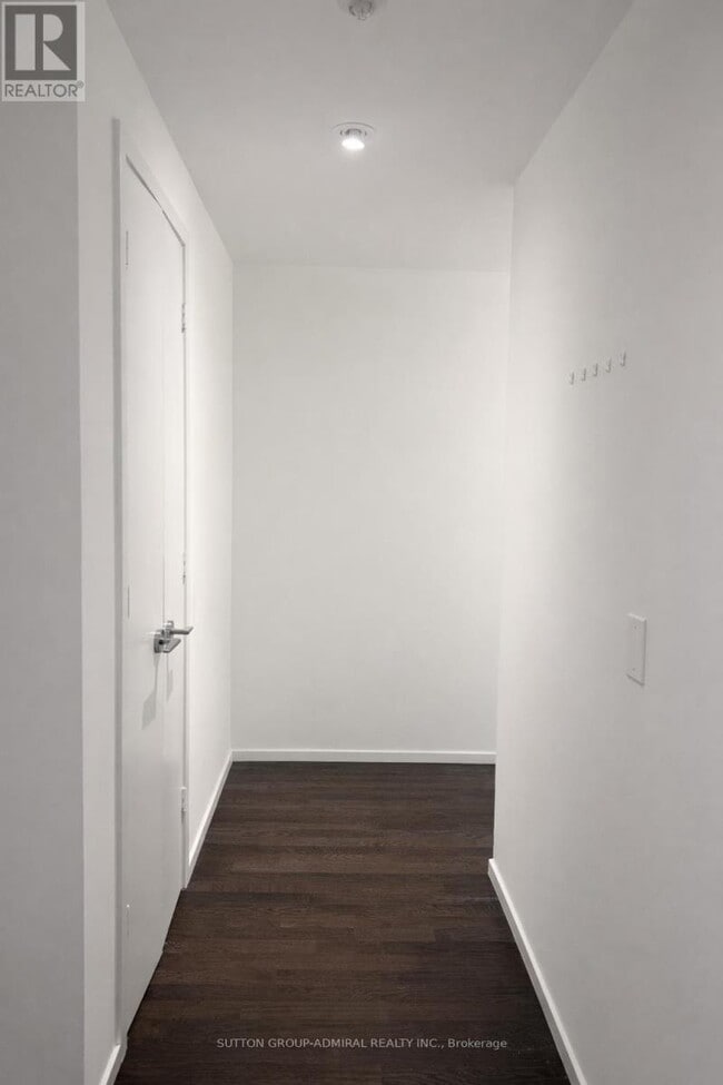 Photo du bâtiment - 101 Charles St E