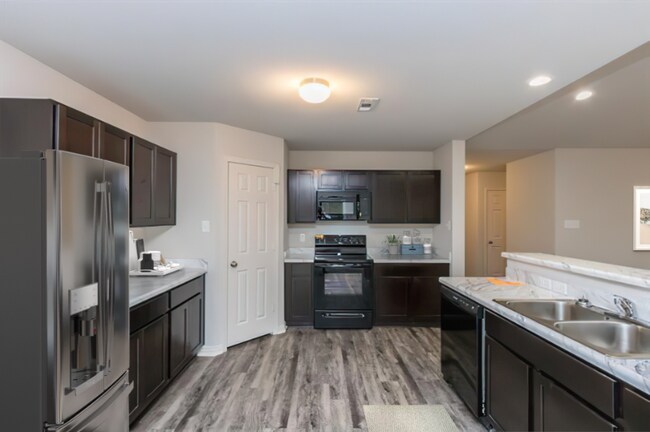 Building Photo - 5096 Woodstream Dr
