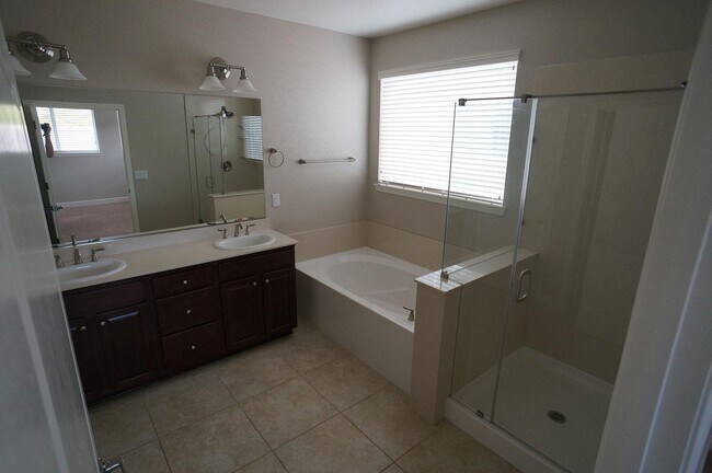 Building Photo - 10097 Quintana Dr