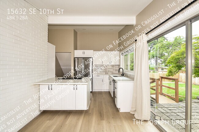 Foto del edificio - 15632 SE 10th St