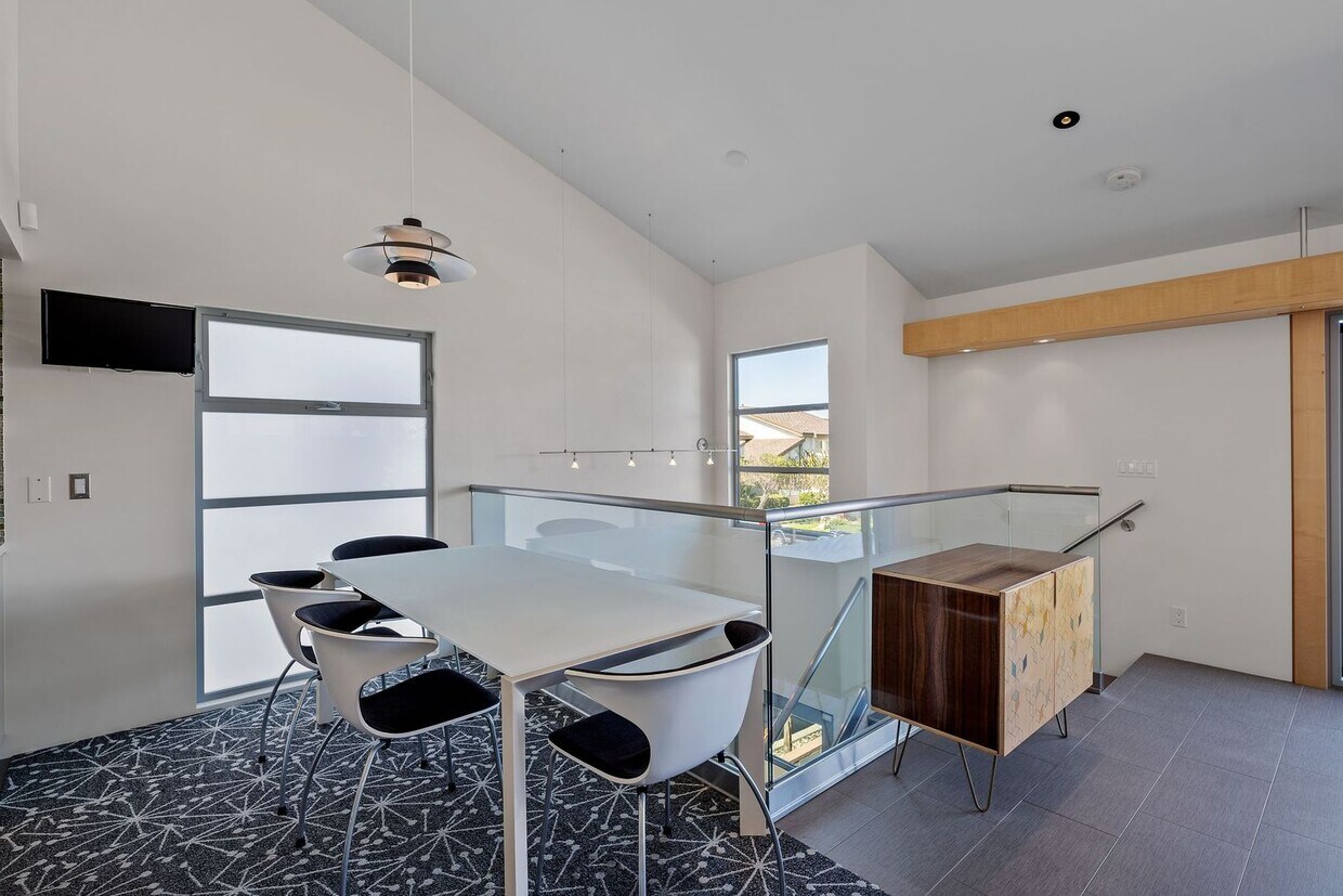 Hollywood Beach Oxnard 3 Bed + 2.5 Bat... House Rental in Oxnard