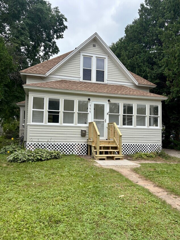 Foto principal - 111 Maple St