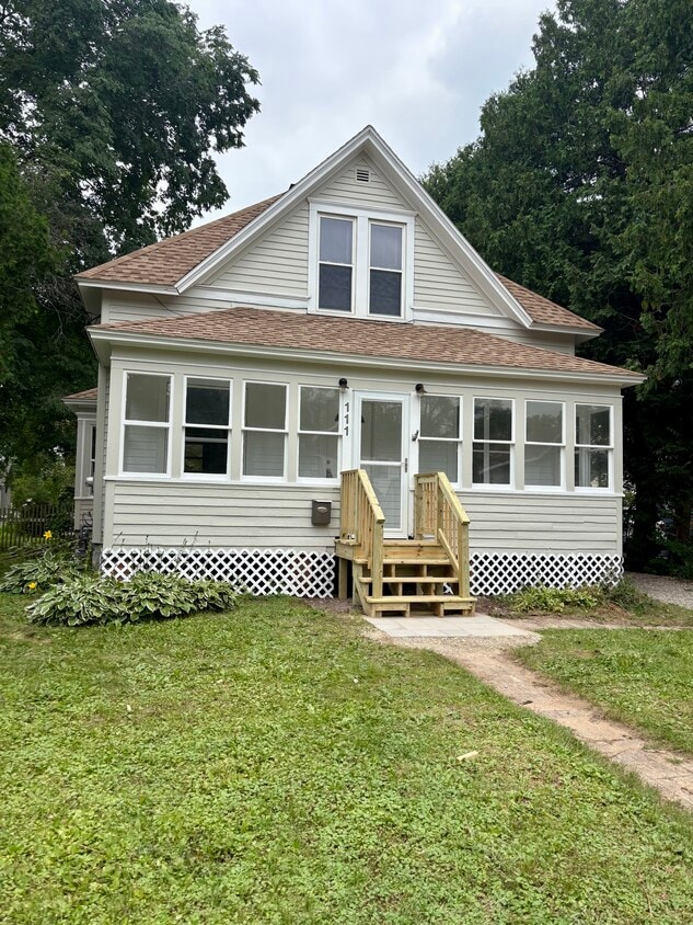 Primary Photo - 111 Maple St