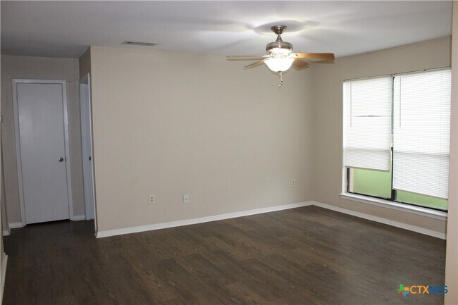 Building Photo - 229 Craddock Ave