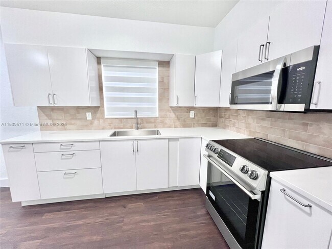 Foto del edificio - 5751 SW 2nd Terrace