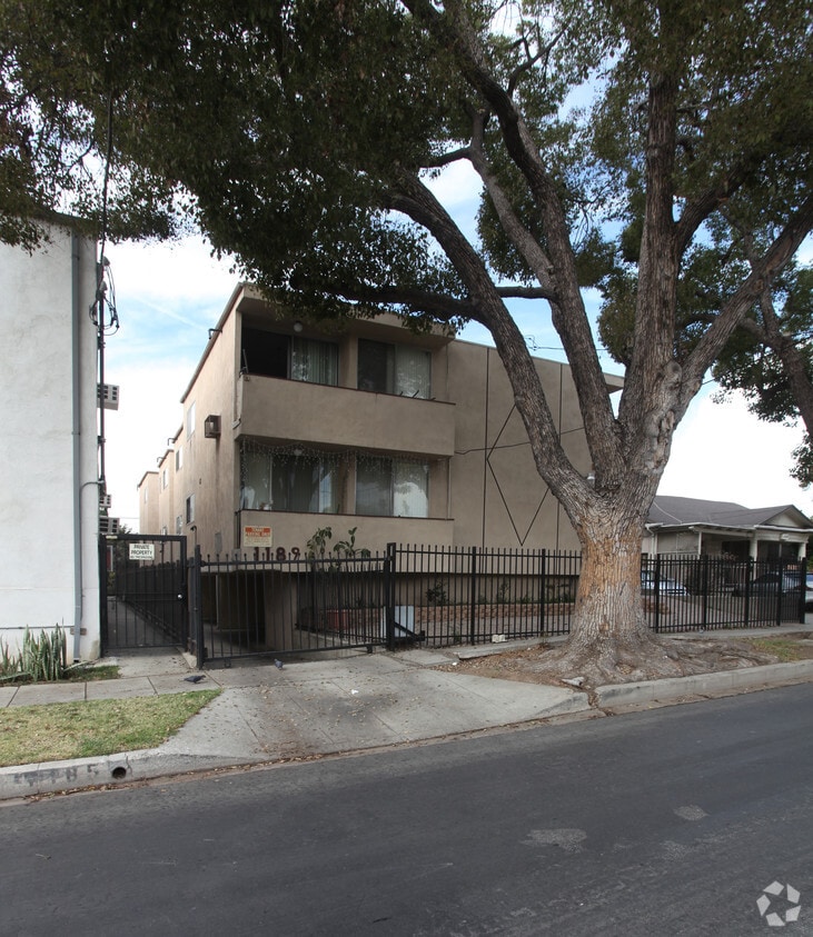 Building Photo - 1189 N Alexandria Ave