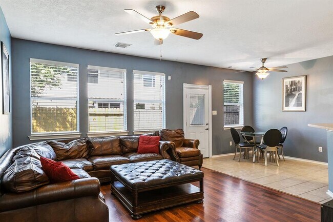 Foto del edificio - 12406 Jasmine Brook Ln