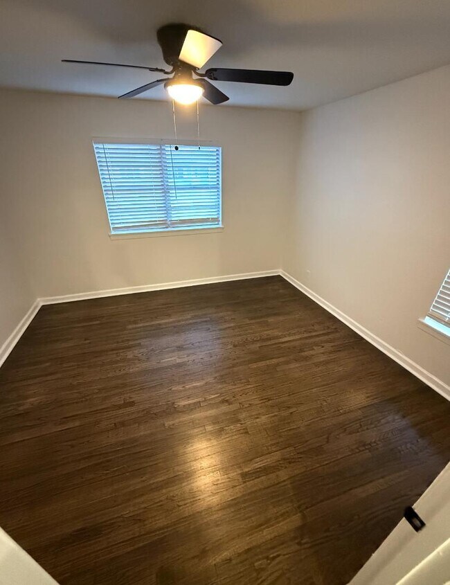 Foto del edificio - 146 Doolittle Dr