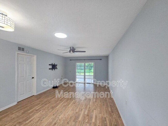 Building Photo - 6107 Evergreen Cir