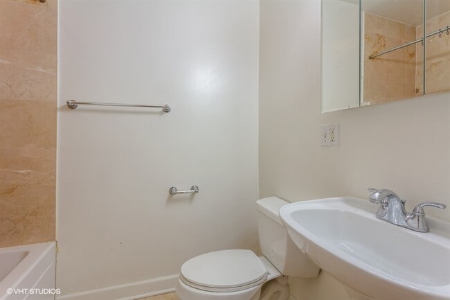 Building Photo - 845 E 52nd St