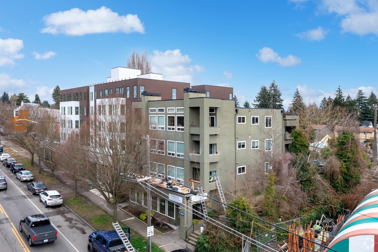 Foto principal - West Seattle Flats: Leasing Specials! Beautiful City Living Close to Beaches and Parks