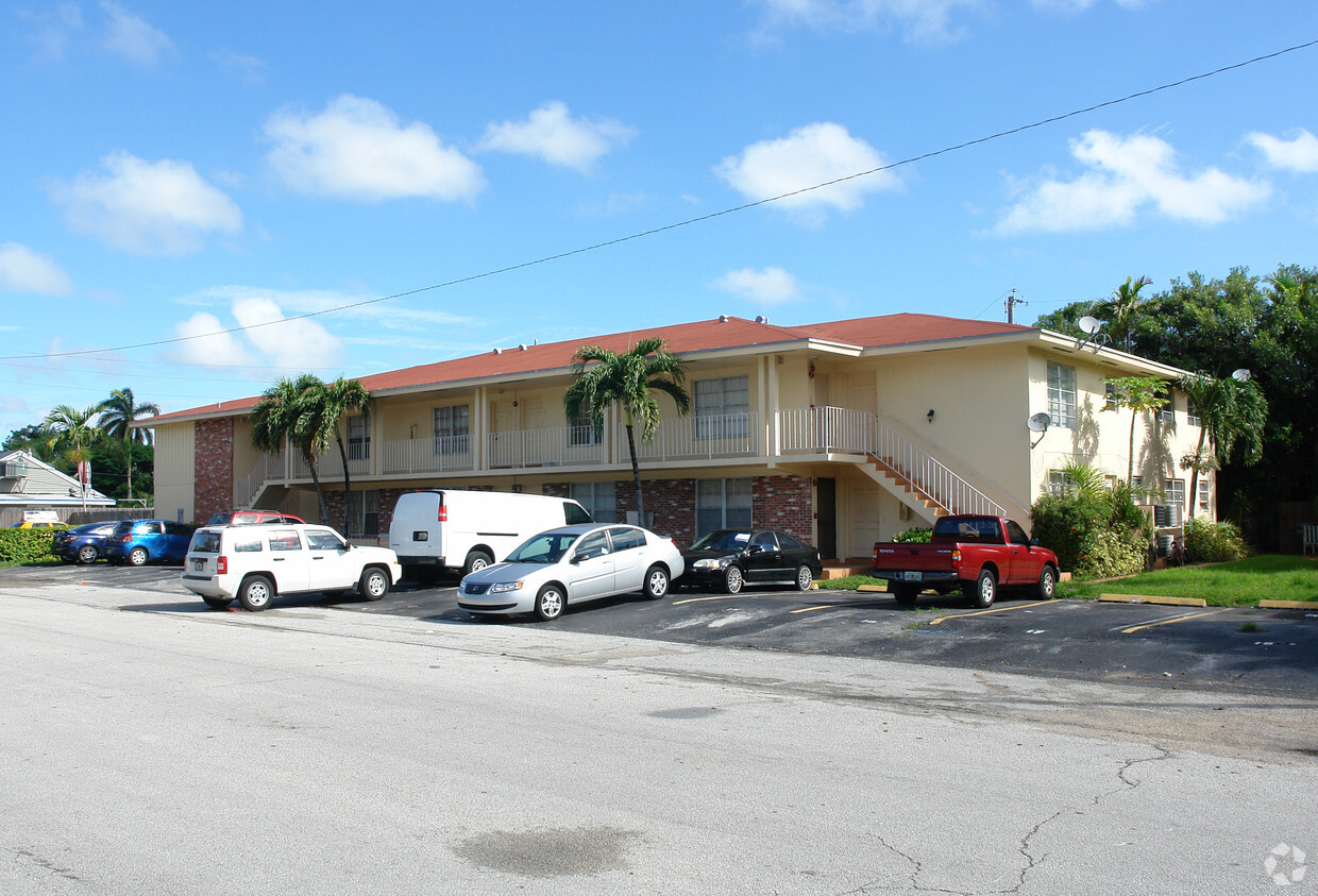 Primary Photo - Bayshore Plaza Apartments