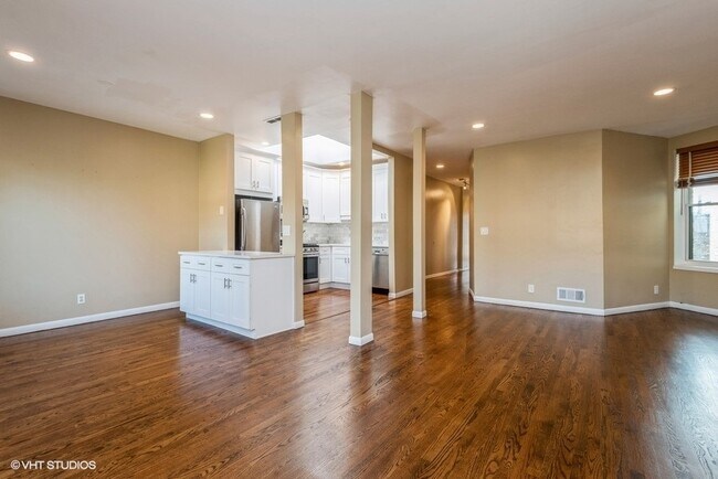 Foto del edificio - 4026 N Clarendon Ave