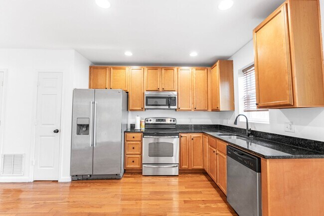 Foto del edificio - Beautiful 3 BR/1.5 BA Townhome in Langston!