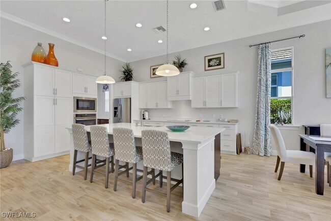 Foto del edificio - 6394 Warwick Ave