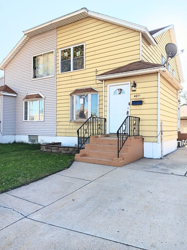 Building Photo - 4011 Butternut St