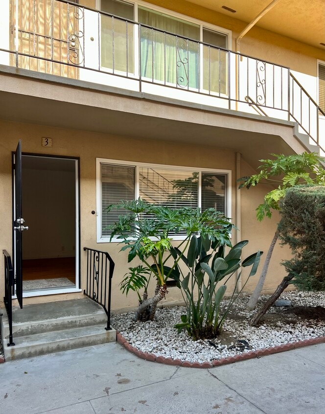 Foto principal - 1325 E 7th St