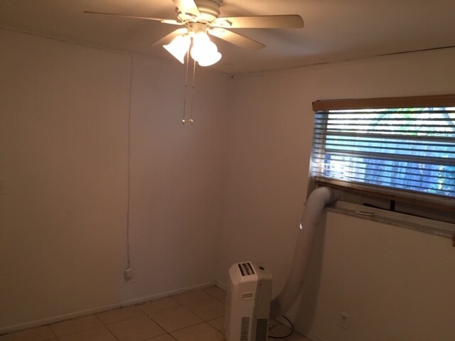 bedroom - 710 NE 17th Way