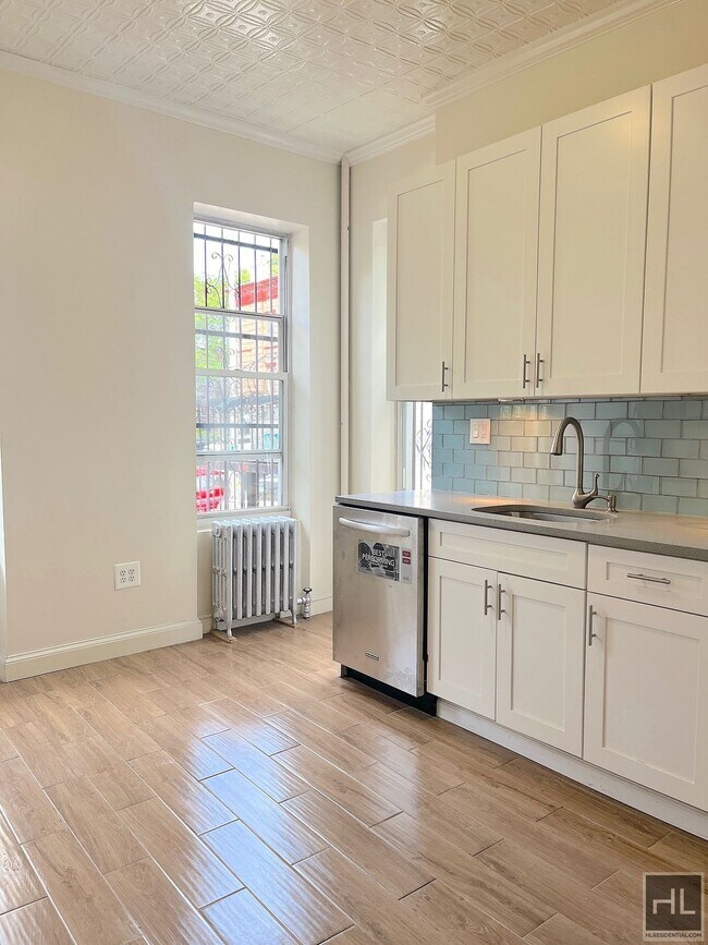 Building Photo - 499 CHAUNCEY STREET