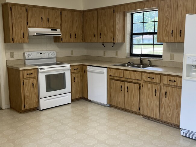 Kitchen - 5727 S Eaton Ter