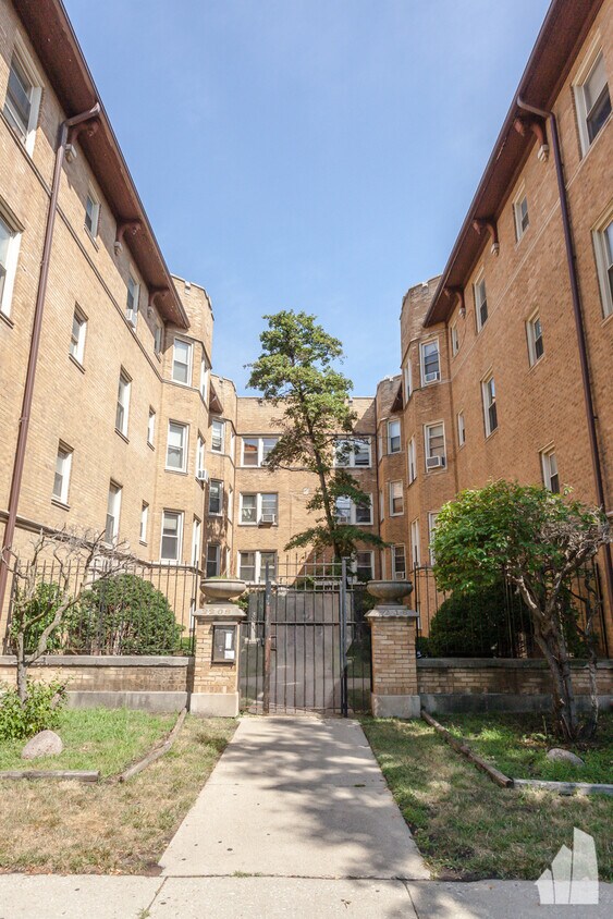 Primary Photo - 2212 E 70th St