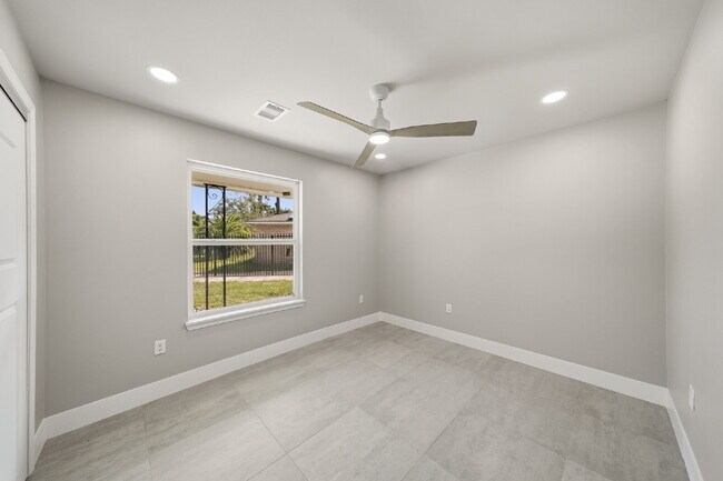 Foto del edificio - Fully Renovated 4-Bedroom in Northwest Houston with a Private Gated Drive