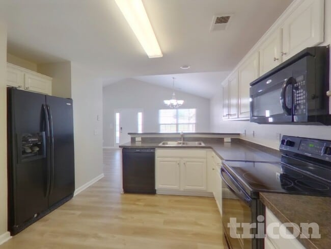 Foto del edificio - 144 Phoenix Ln