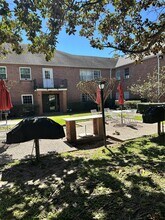 Building Photo - 2711 Briarhurst Dr