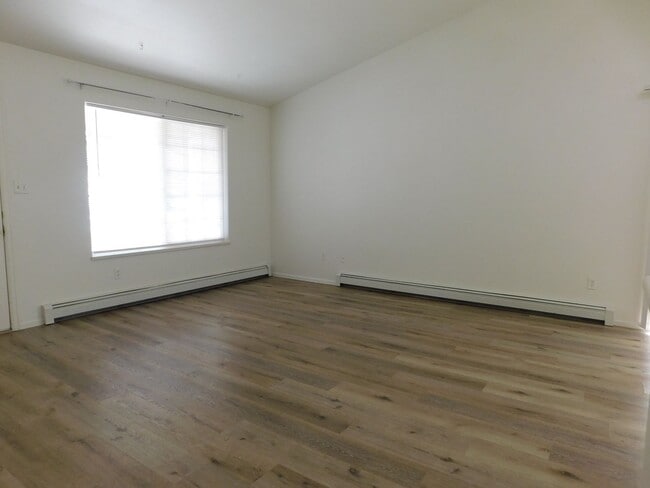 Building Photo - Duplex in Family Friendly Neighborhood