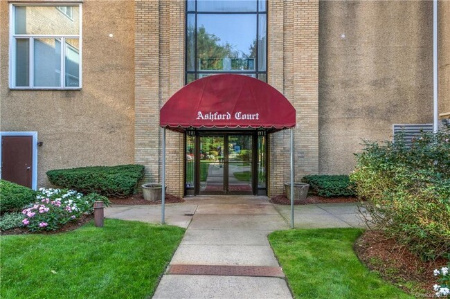 Foto del edificio - 520 Ashford Ave