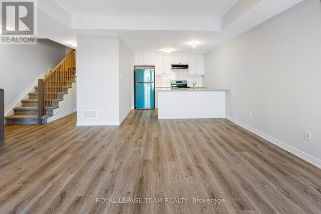 Building Photo - 320 Parnian Private