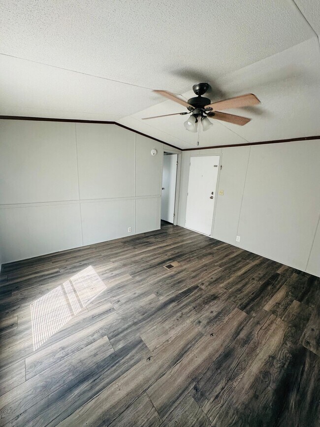 Foto del edificio - 33230 Walker North Rd