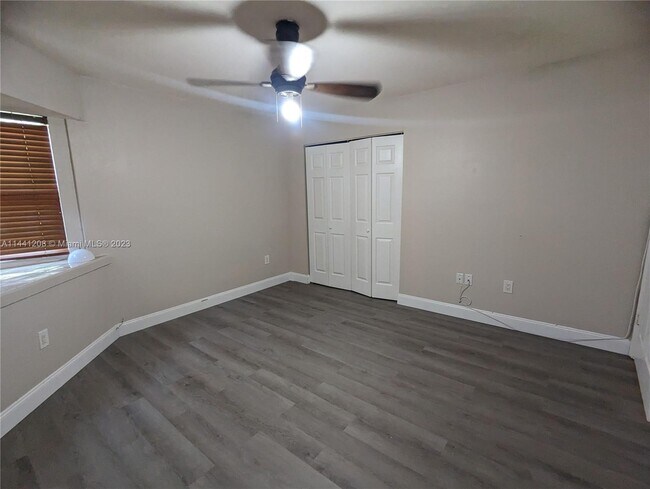 Foto del edificio - 10677 NW 45th St