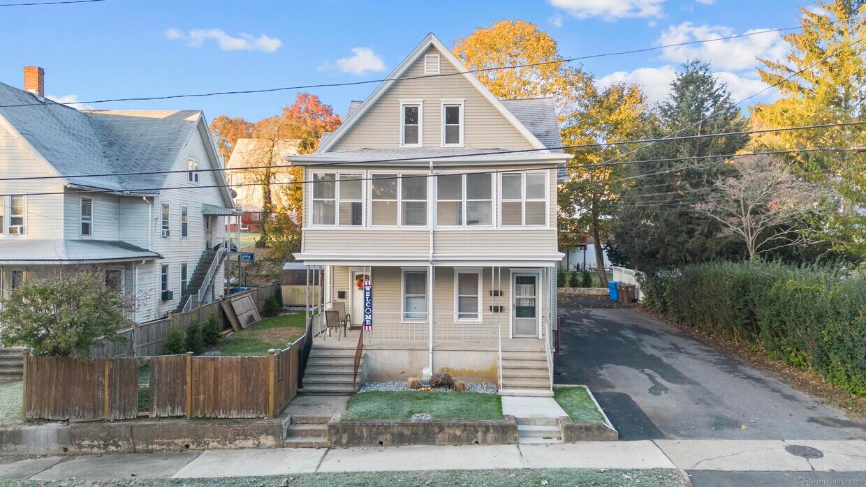 Primary Photo - 32 Oak Ave